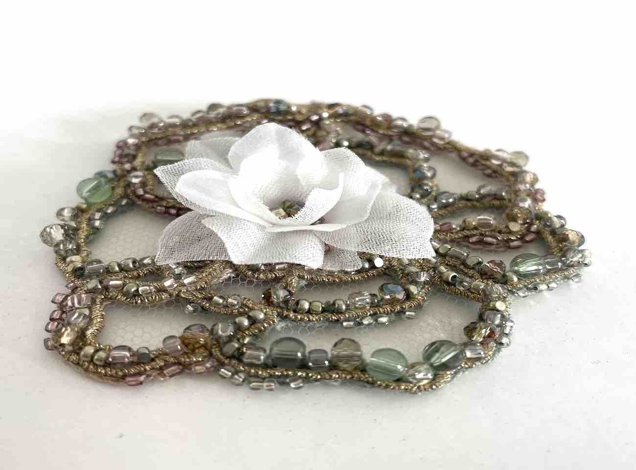 broche brodée Broche brodée